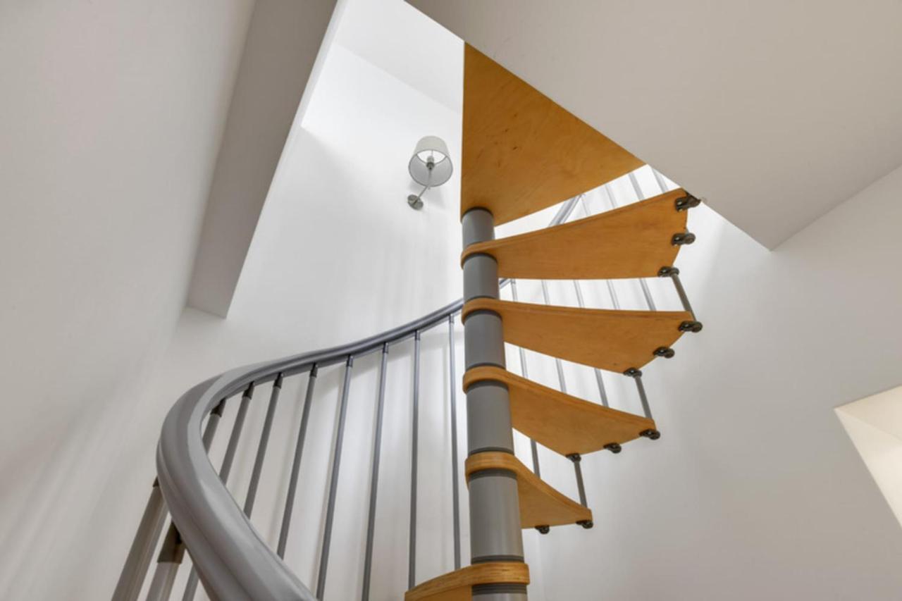 251 Foy - Superb In * Parigi